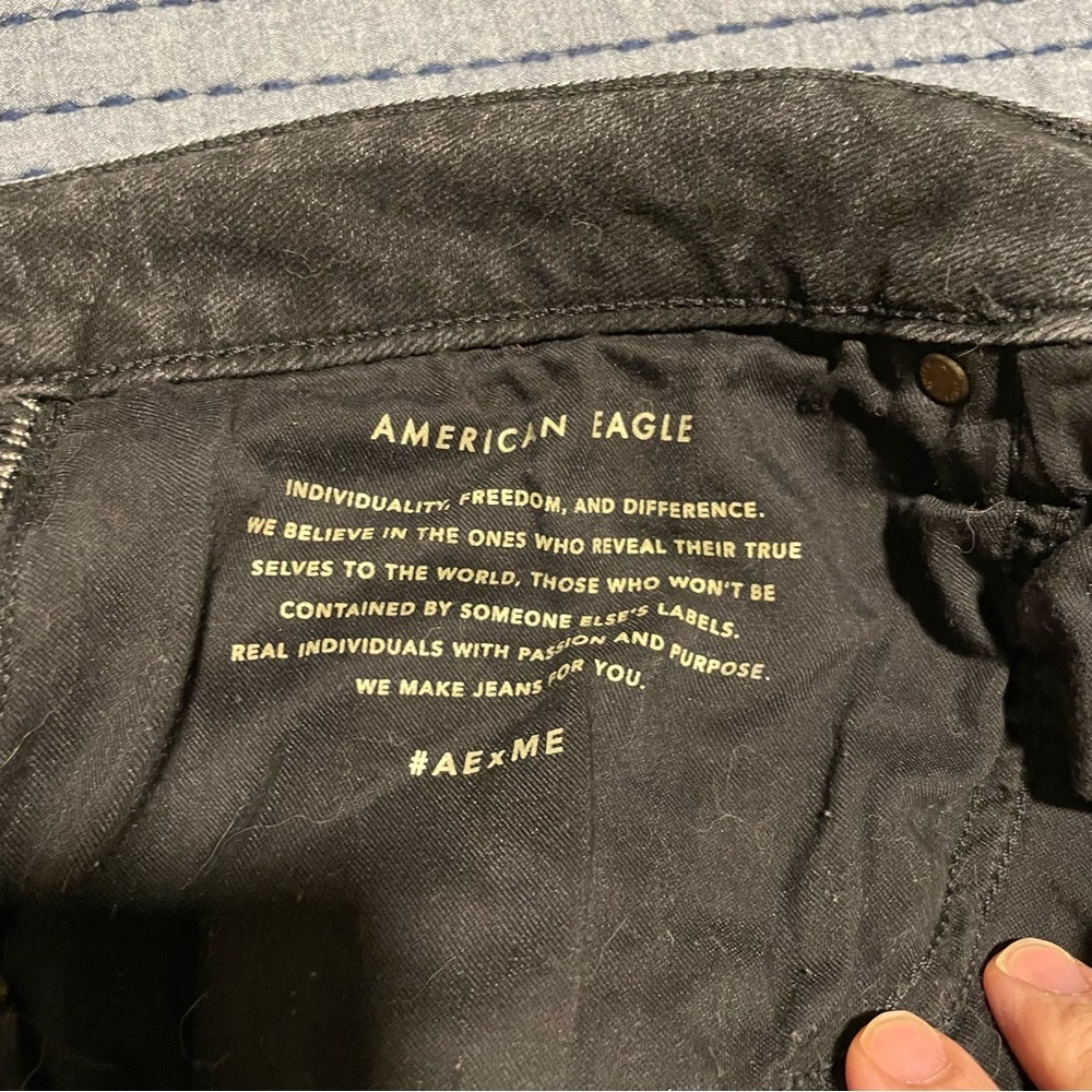 AMERICAN EAGLE OUTFITTERS - Black Denim Destroyed Shorts, Mens Size 42 - Picture 14 of 14